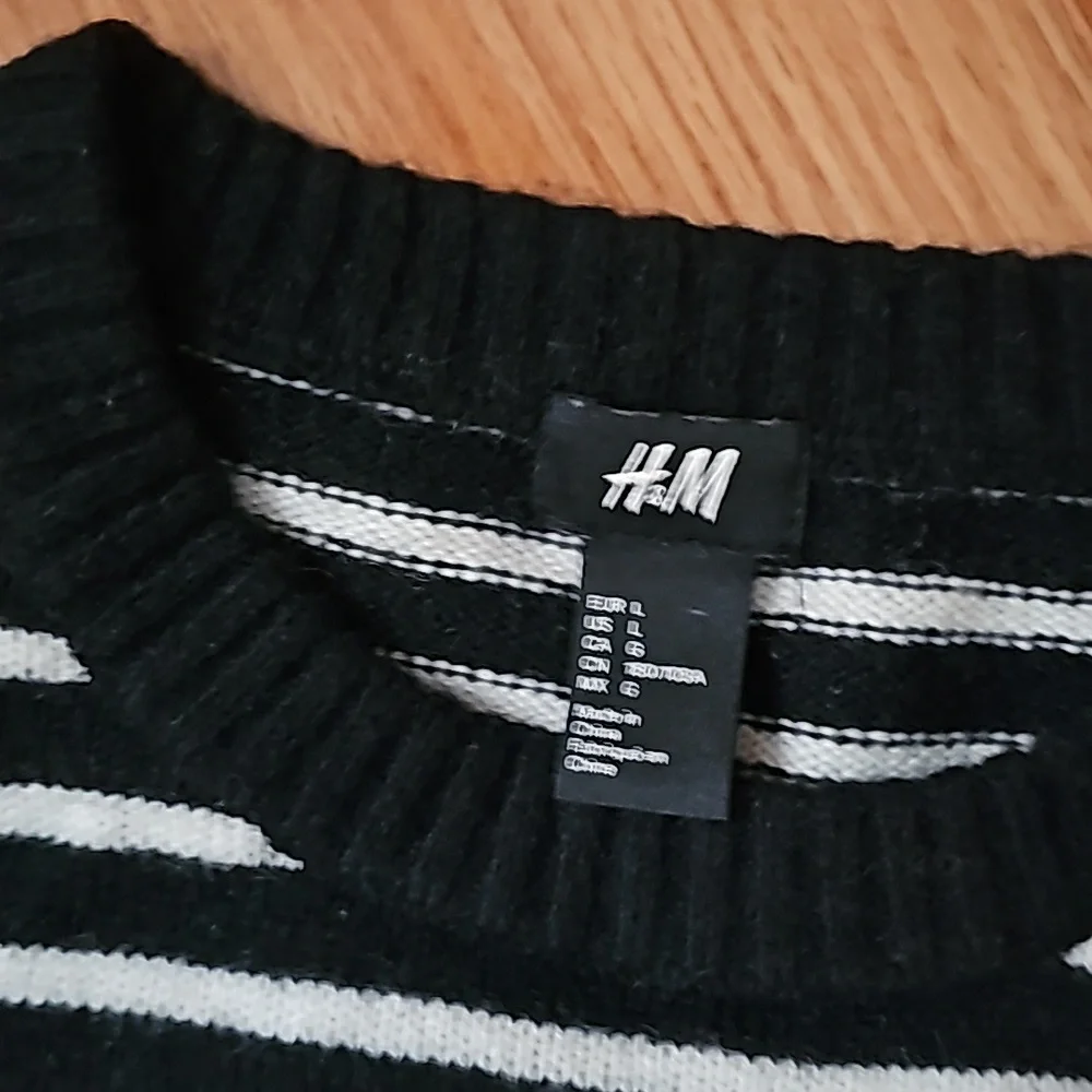 Sweaters - Picture 6 of 7